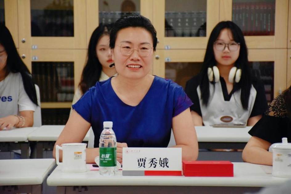 w88win中文手机版教育基金会副秘书长贾秀娥发言